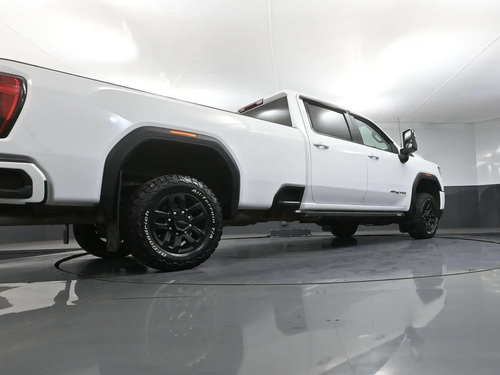 Used 2022 White GMC AT4 image 44