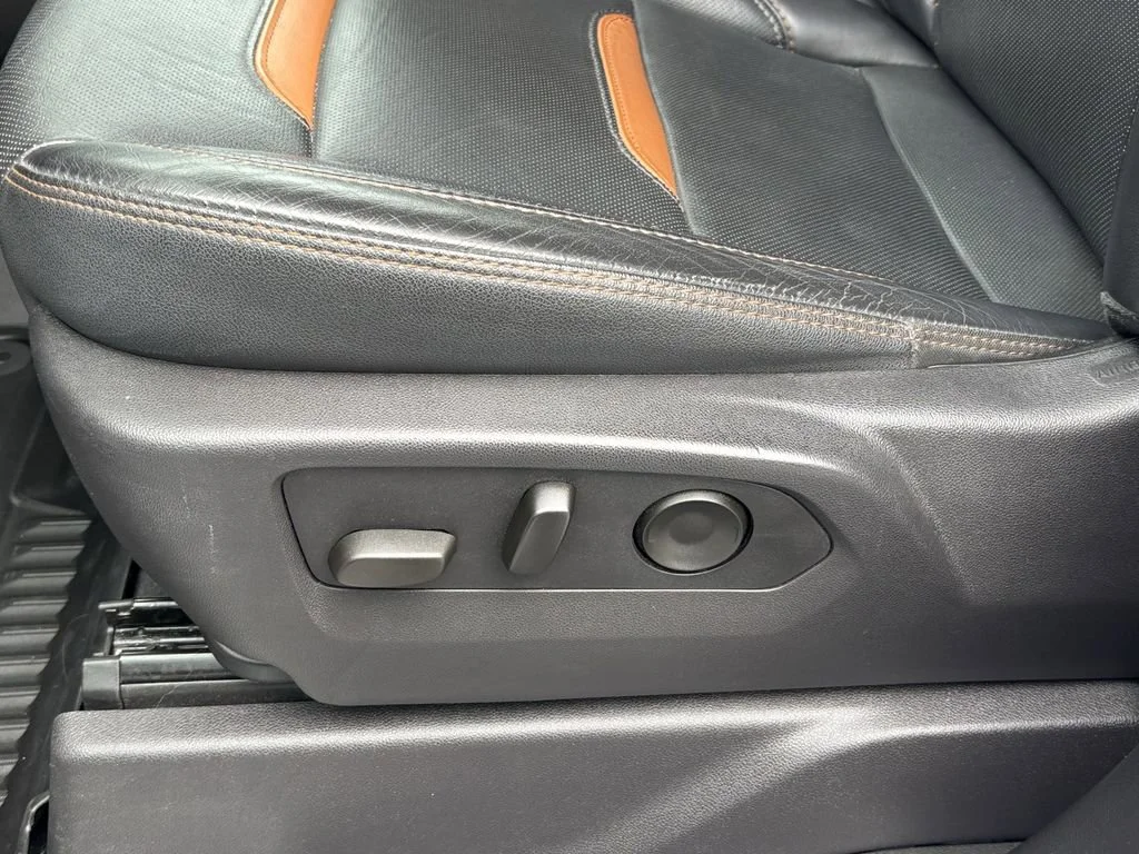 Used 2024 Summit White GMC AT4 image 19