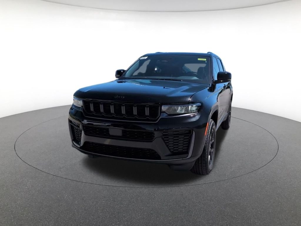 New 2026 Diamond Black Crystal Pearl-Coat Exterior Paint Jeep Laredo image 15