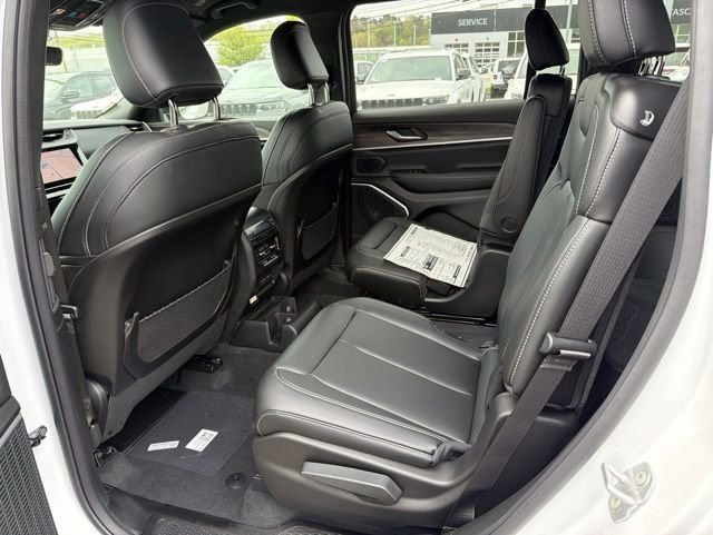 New 2026 Bright White Clear-Coat Exterior Paint Jeep Limited image 8