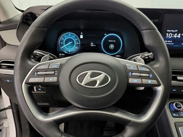 Used 2025 White Hyundai SEL Premium image 21