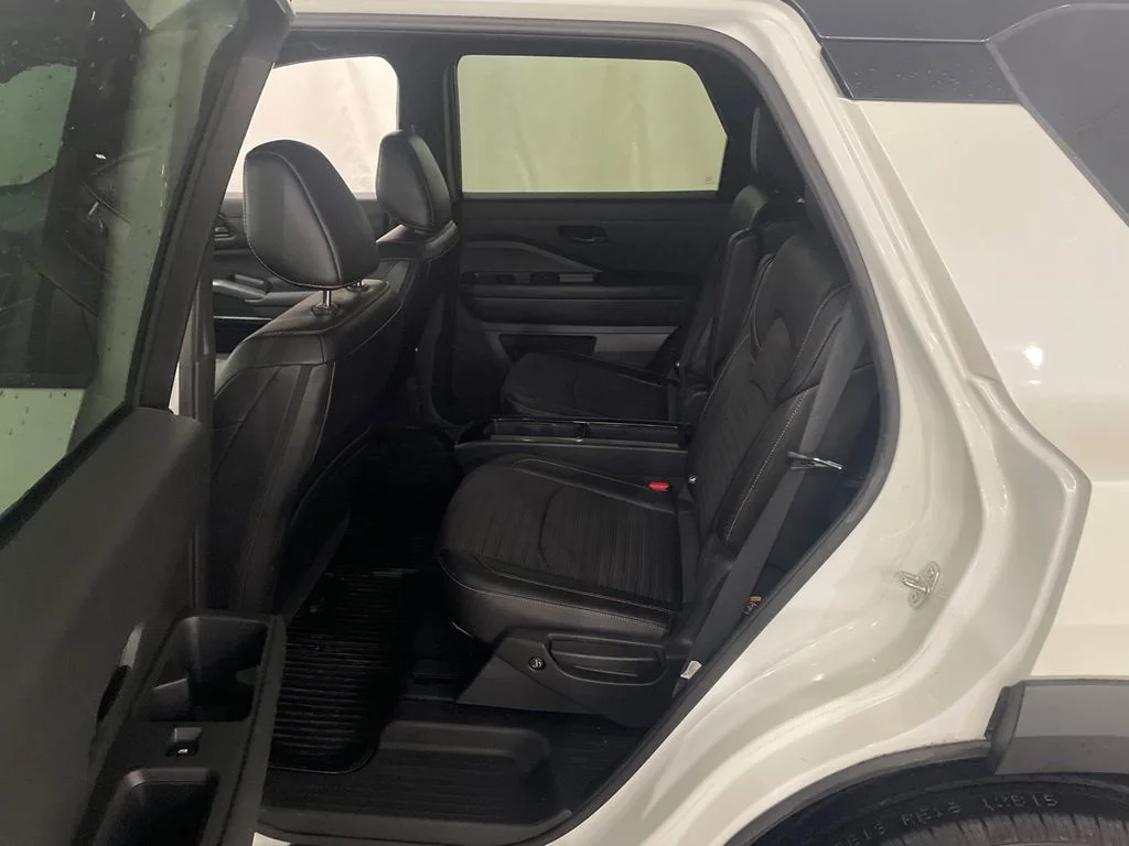 Used 2024 Pearl White Tricoat/Super Black Nissan Rock Creek image 27
