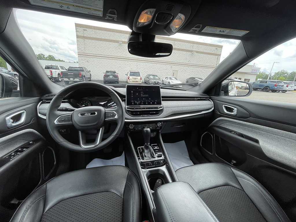 Used 2024 Bright White Clearcoat Jeep Latitude image 21