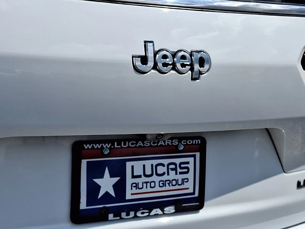 Used 2023 Bright White Clearcoat Jeep Limited image 32