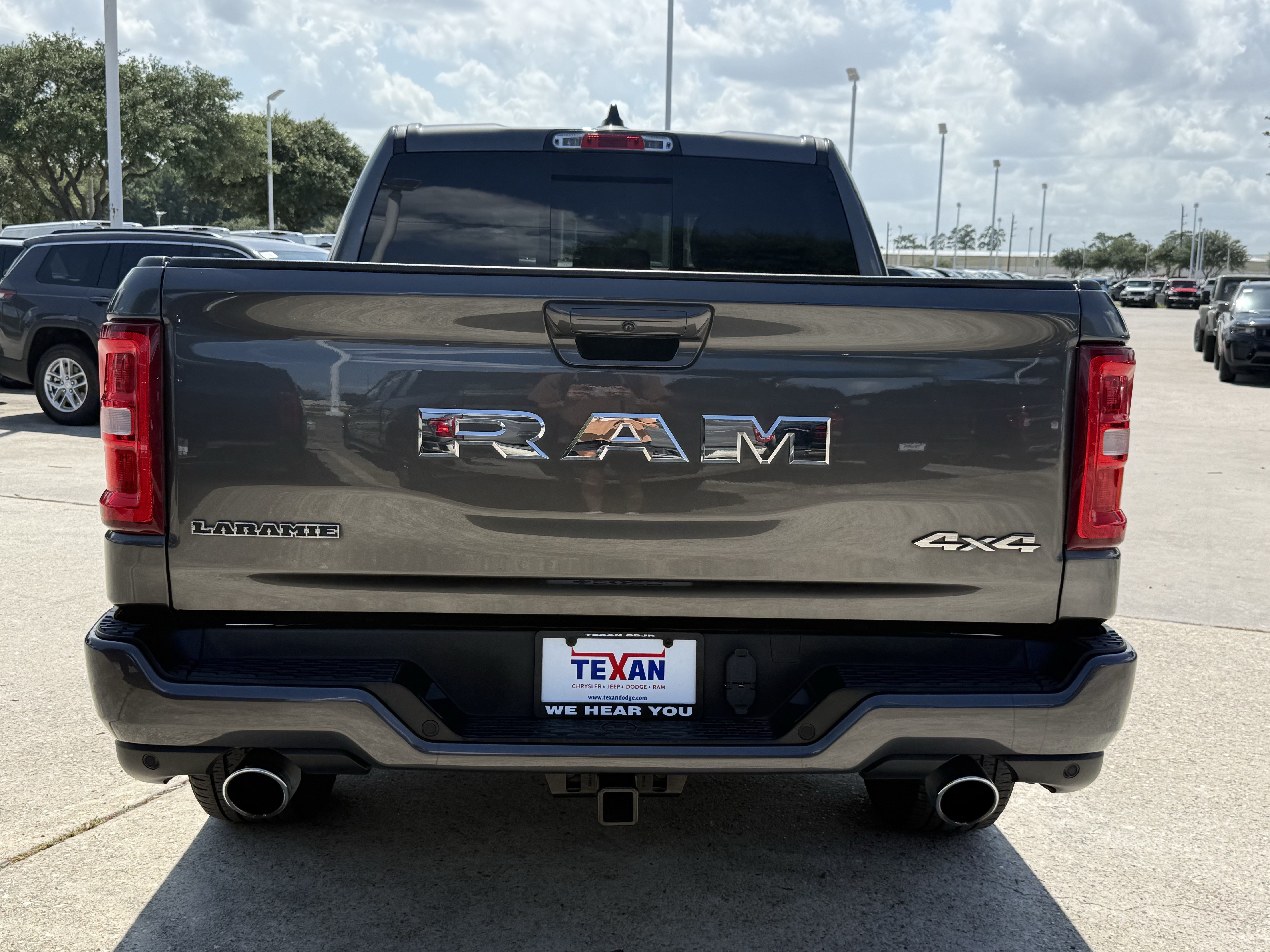 Used 2025 Granite Crystal Metallic Clearcoat Ram  image 5