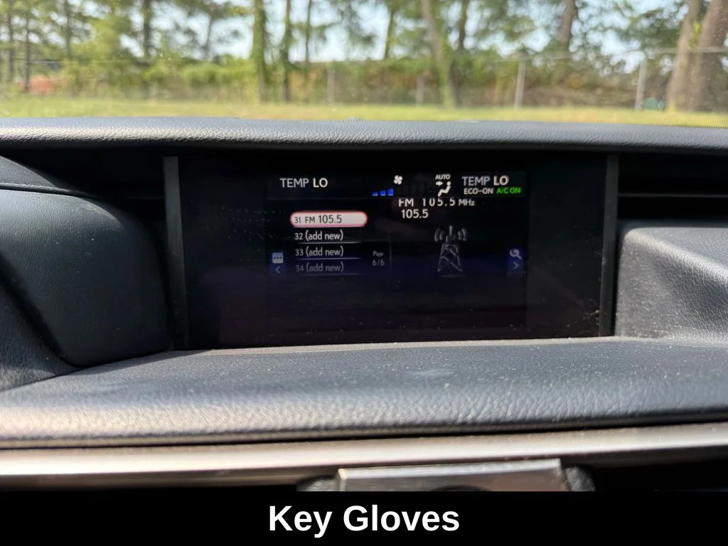 Used 2019 White Lexus 300 image 20