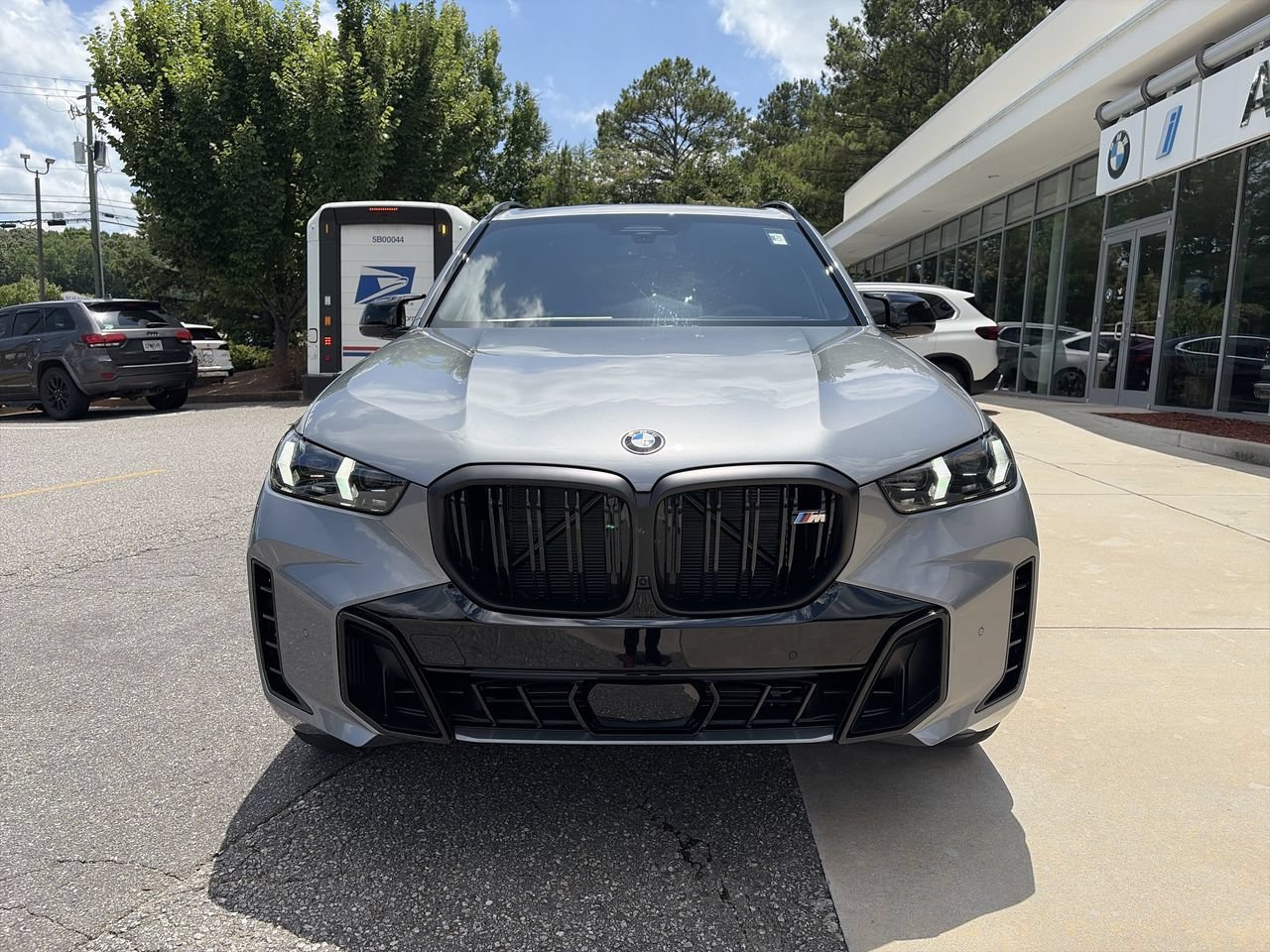 New 2026 Skyscraper Grey Metallic BMW M60i image 3