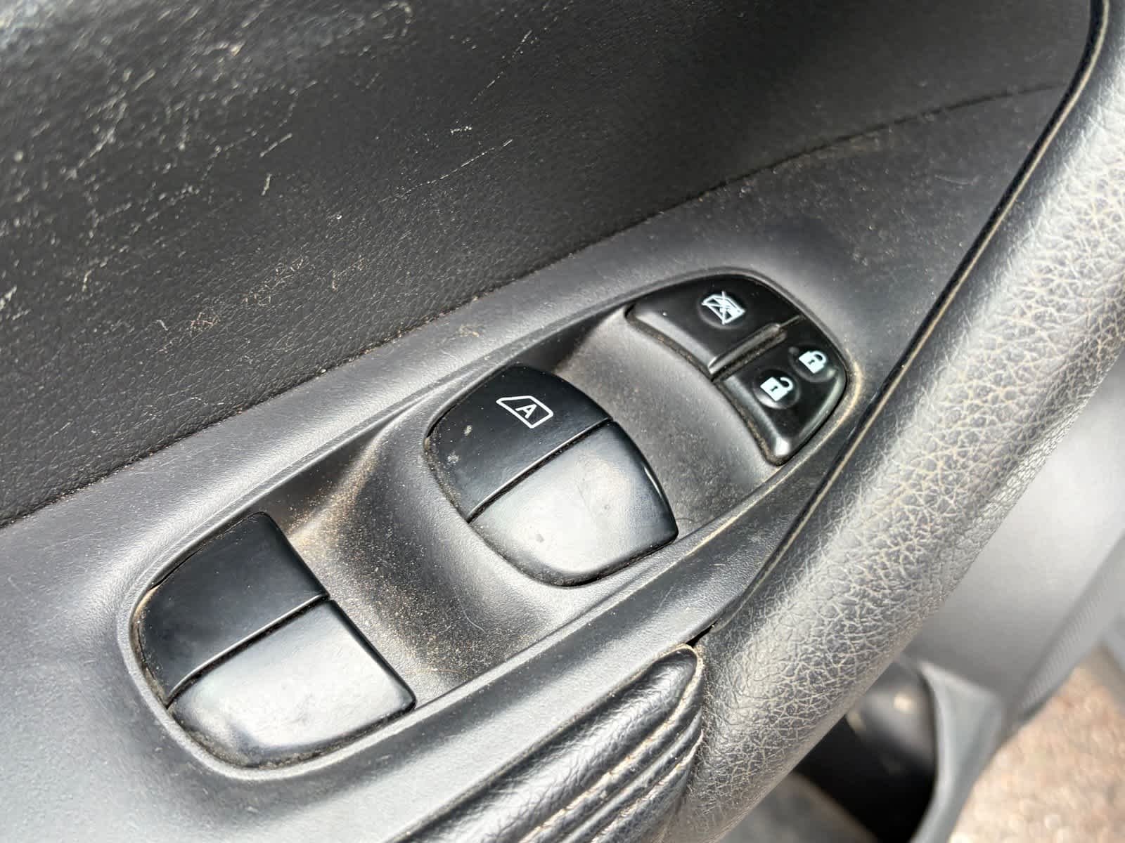 Imagen 7: Nissan SV de 2014 de color «Brilliant Silver» de segunda mano