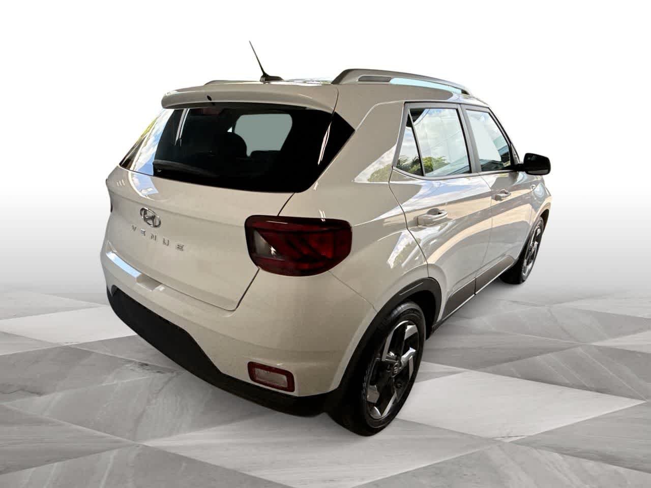 2025 Hyundai Venue SEL - Photo 8