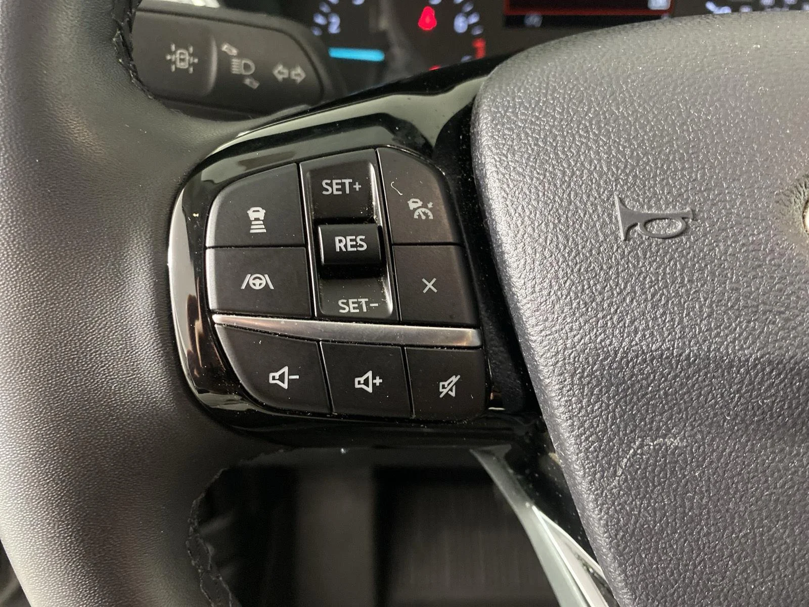 Used 2022 Carbonized Gray Ford SE image 18