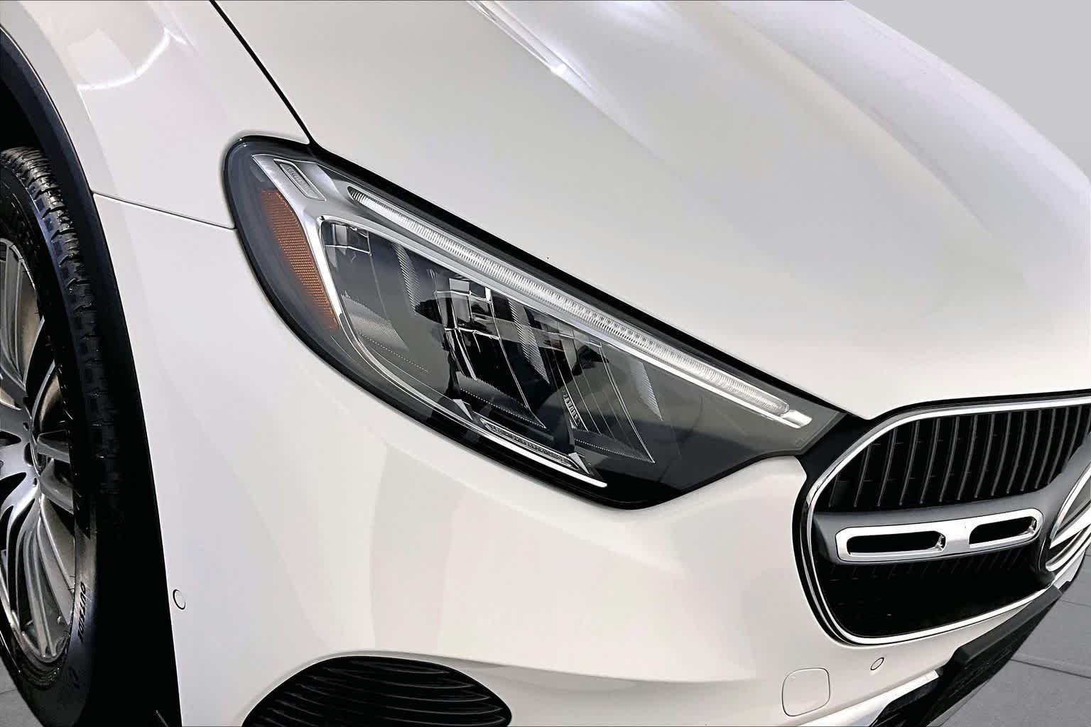 Certified Used 2025 Polar White Mercedes-Benz GLC 300 image 27