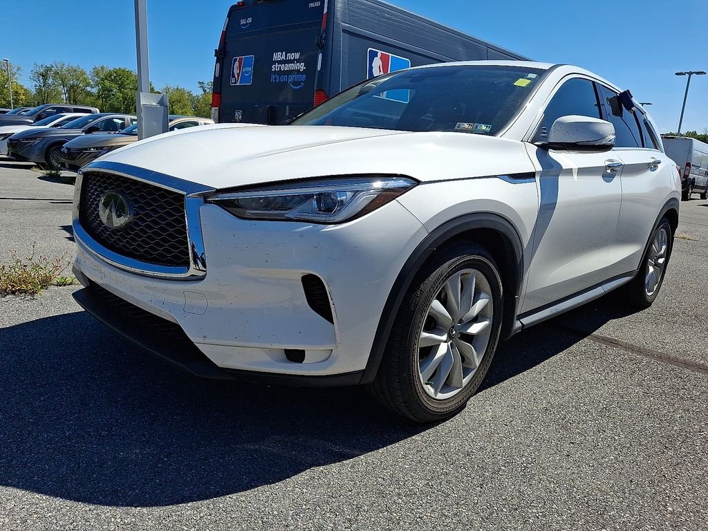 Used 2019 White INFINITI PURE image 3