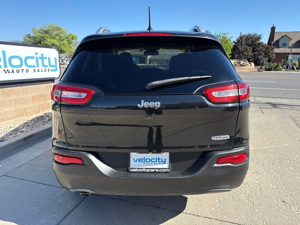 Used 2016 Black Jeep Latitude image 5