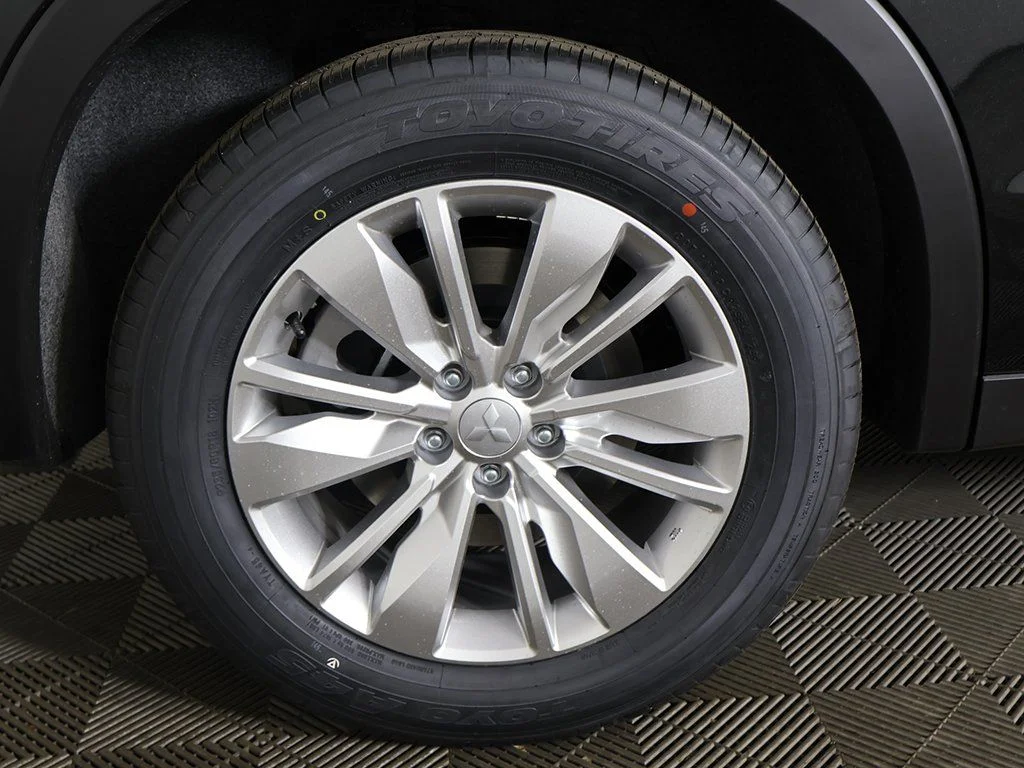 New 2026 Black Mitsubishi ES image 22