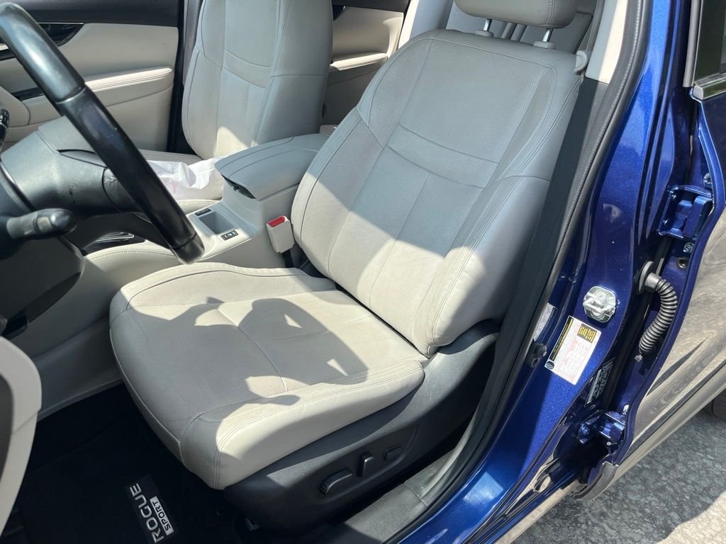 Used 2019 Blue Nissan SL image 28