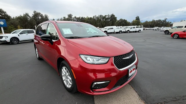 Used 2025 Red Chrysler Select image 2