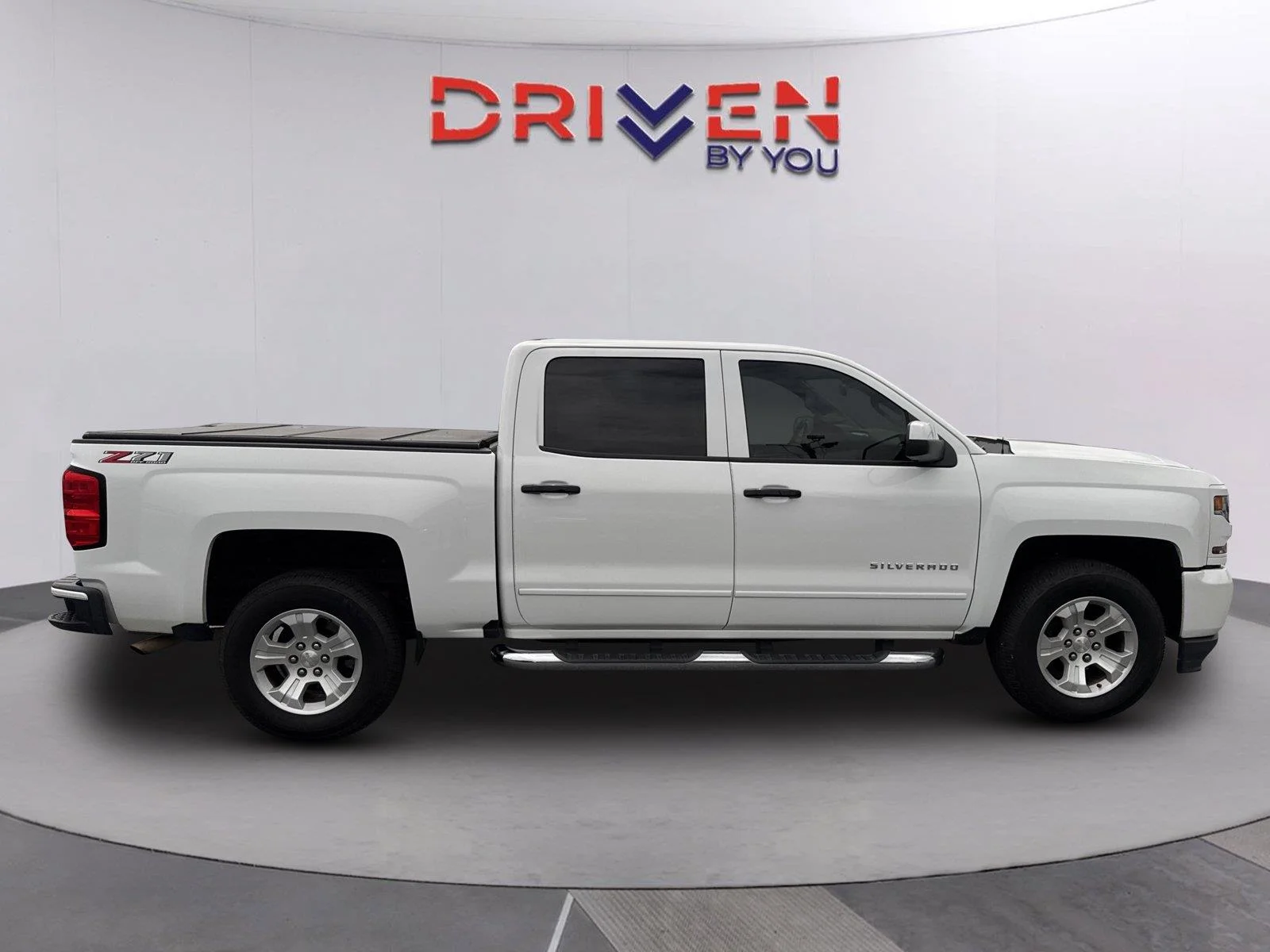Used 2018 SUMMIT WHITE Chevrolet LT image 3