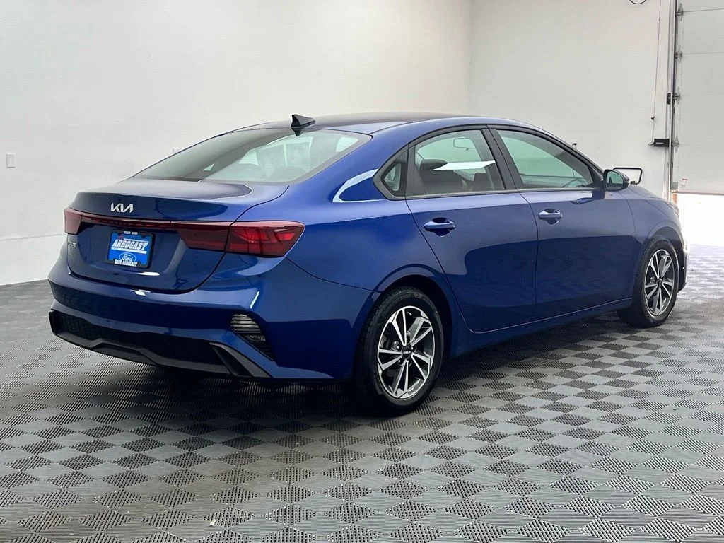 Used 2023 Blue Kia LXS image 8