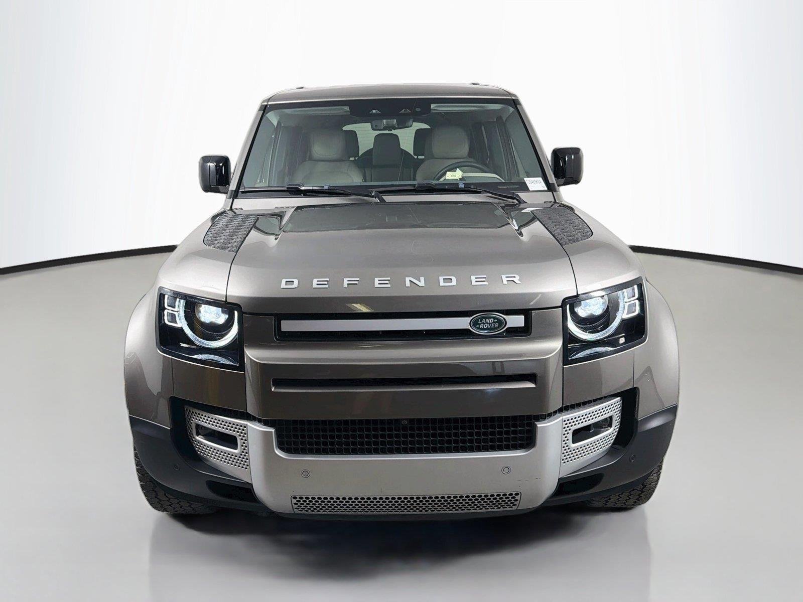Used 2024 Silicon Silver Land Rover S image 2