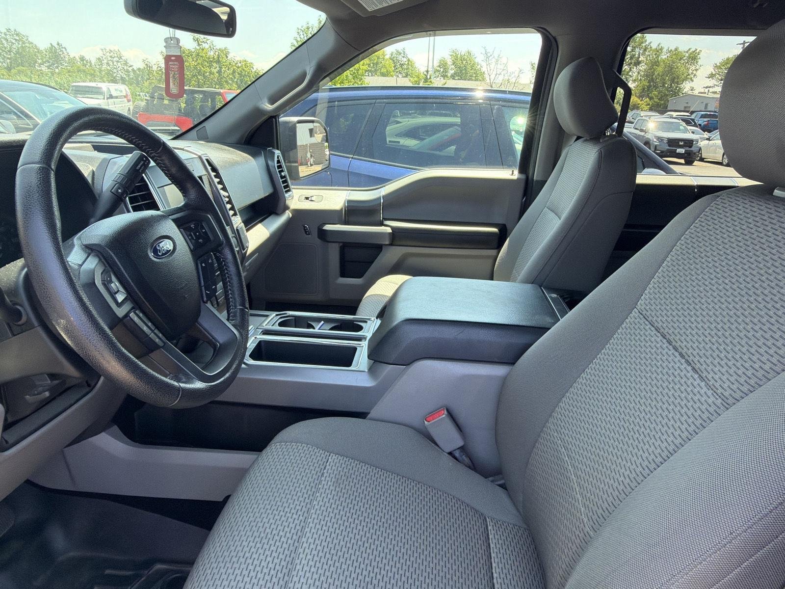 Used 2015 Magnetic Metallic Ford XLT image 17