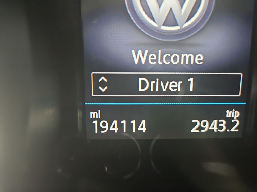 Used 2018 White Volkswagen 3.6L V6 SE image 17