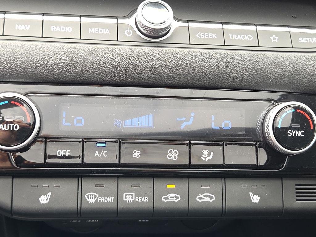 2025 Hyundai Elantra Limited - Photo 20