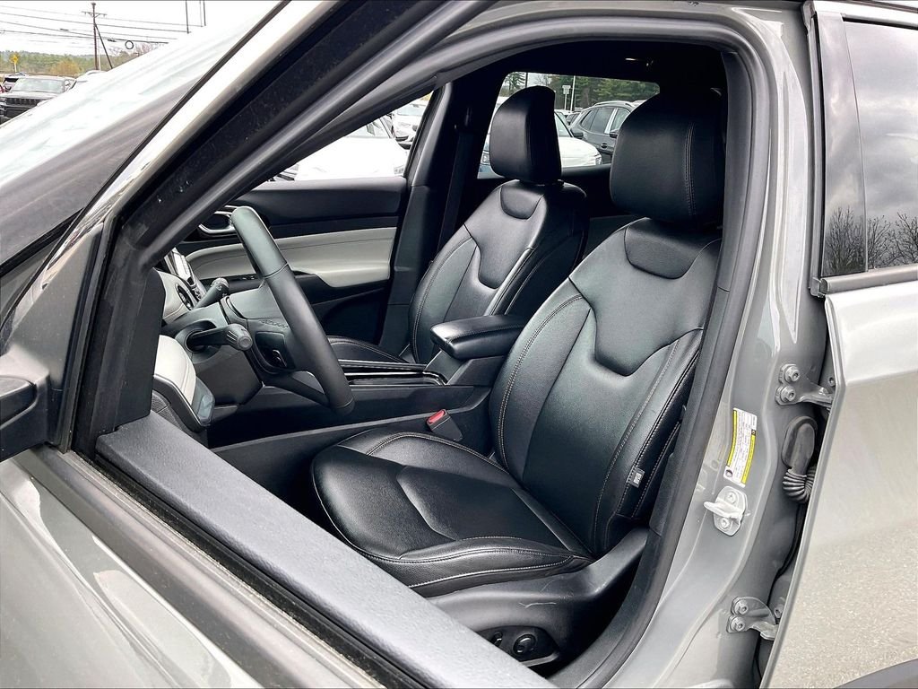 Used 2024 Gray Jeep Limited image 9