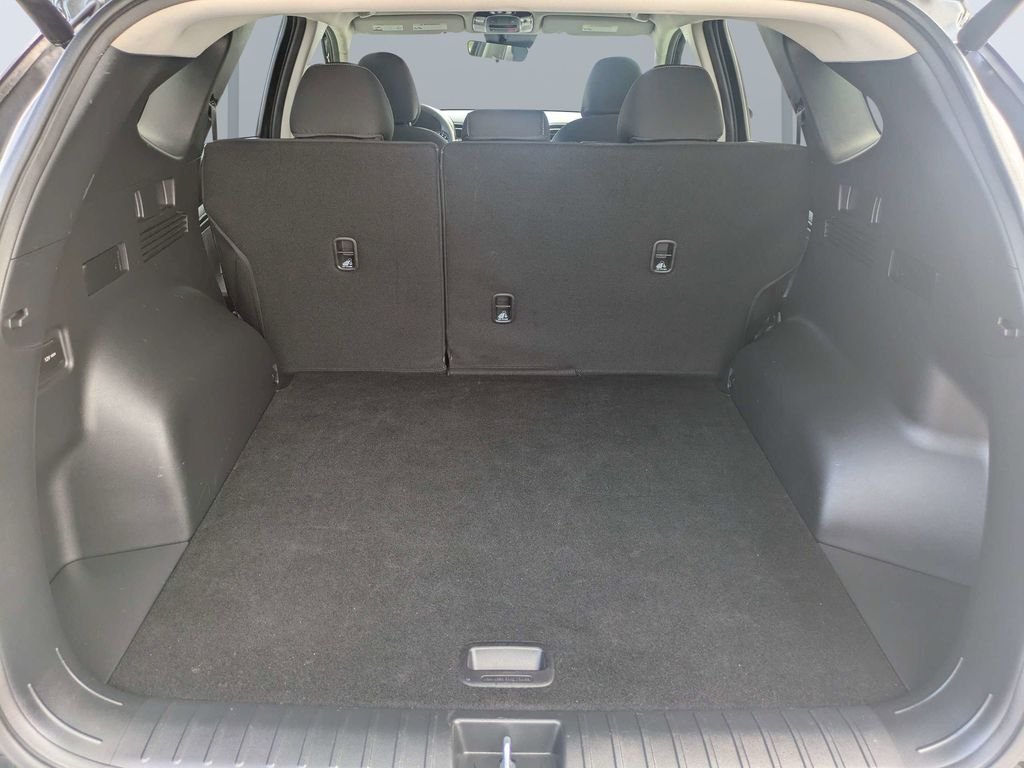 Used 2024 Black Hyundai SEL image 12