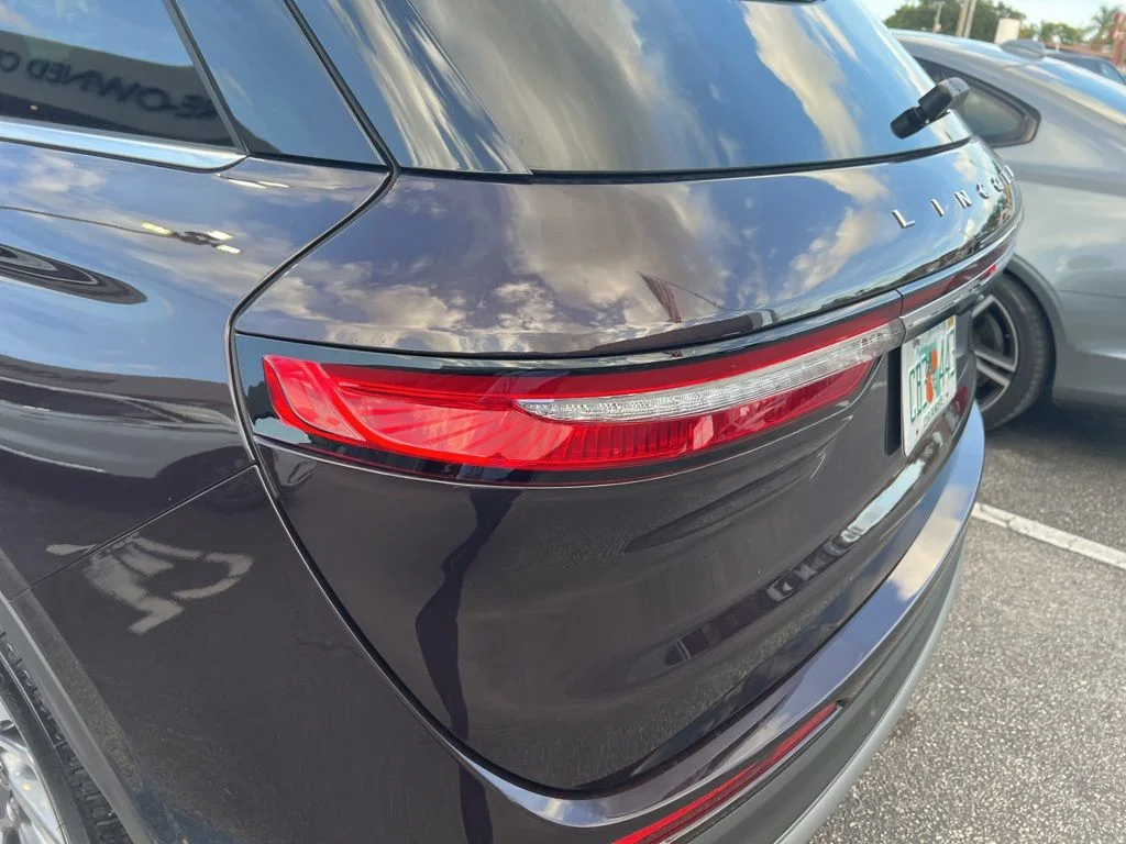 Used 2023 Red Lincoln Standard image 12