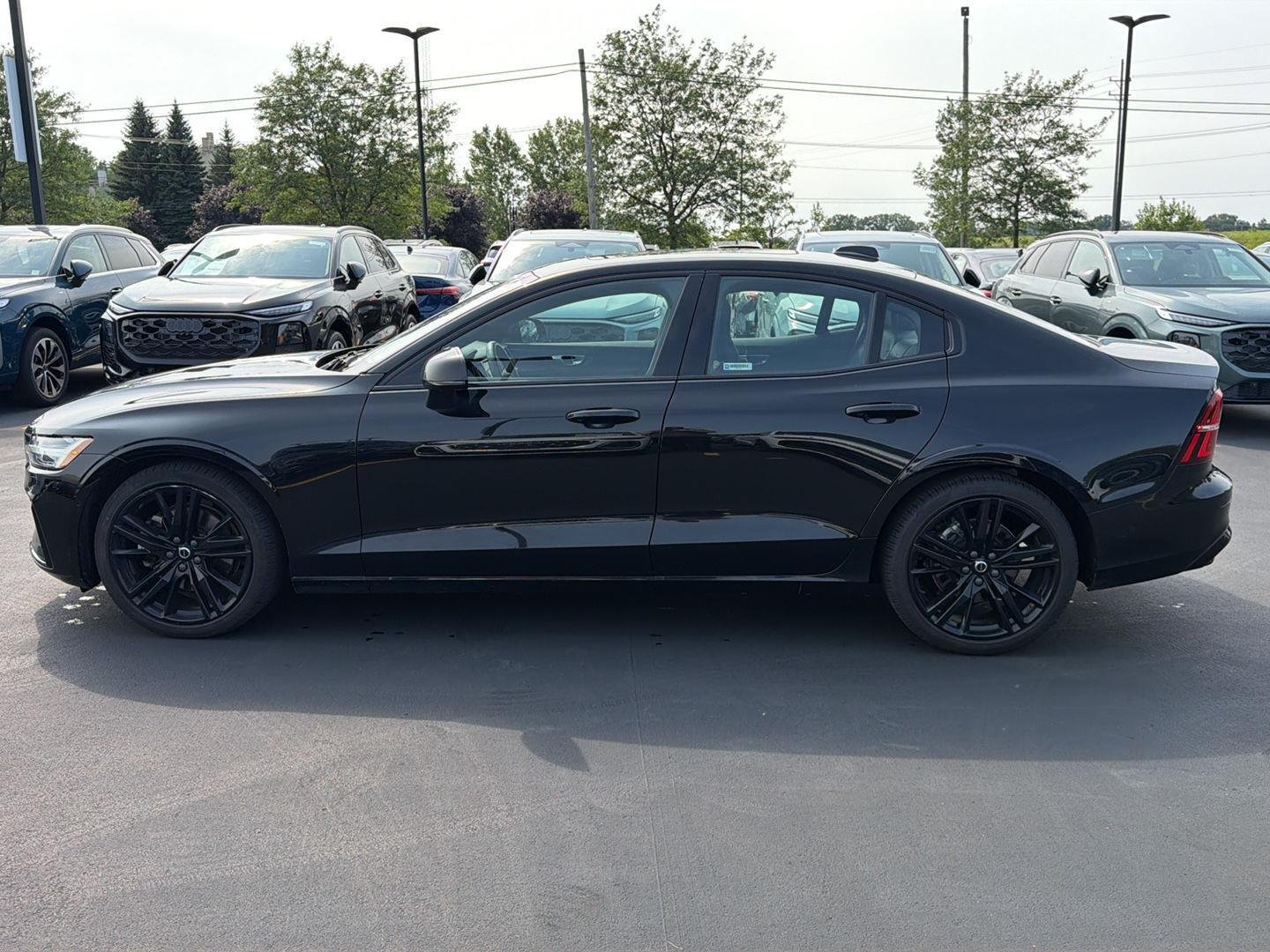 Used 2024 Onyx Black Metallic Volvo Plus Black Edition image 3