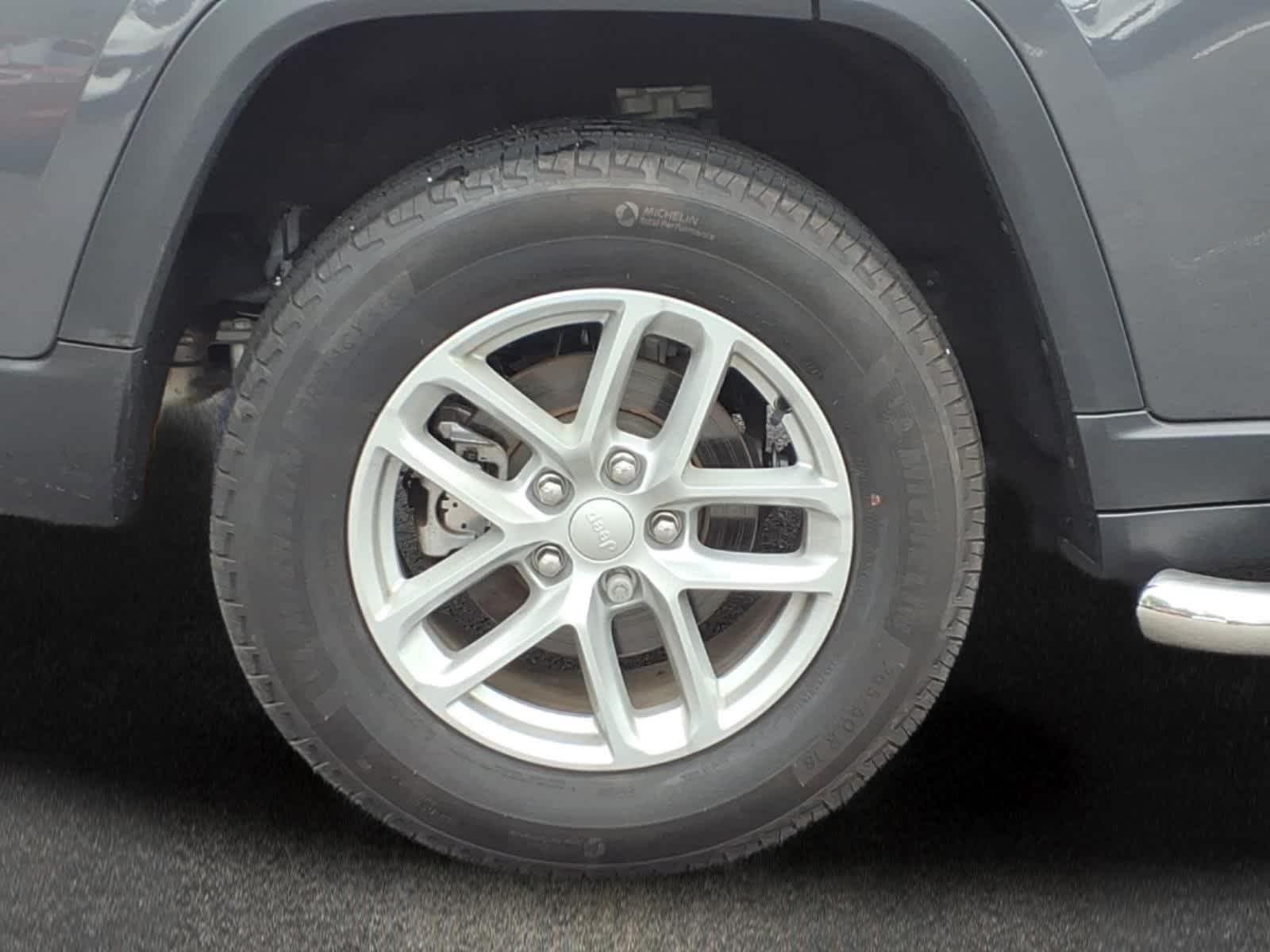 Used 2023 Baltic Gray Metallic Clearcoat Jeep Laredo X image 4