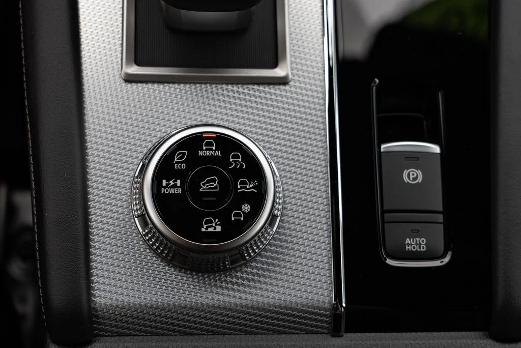 New 2026 Black Nissan Platinum image 20