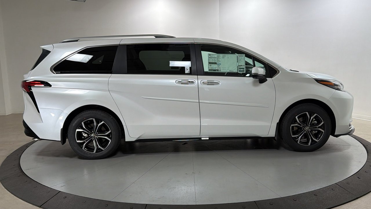 New 2026 Wind Chill Pearl <sup>1</sup> Toyota  Platinum image 6