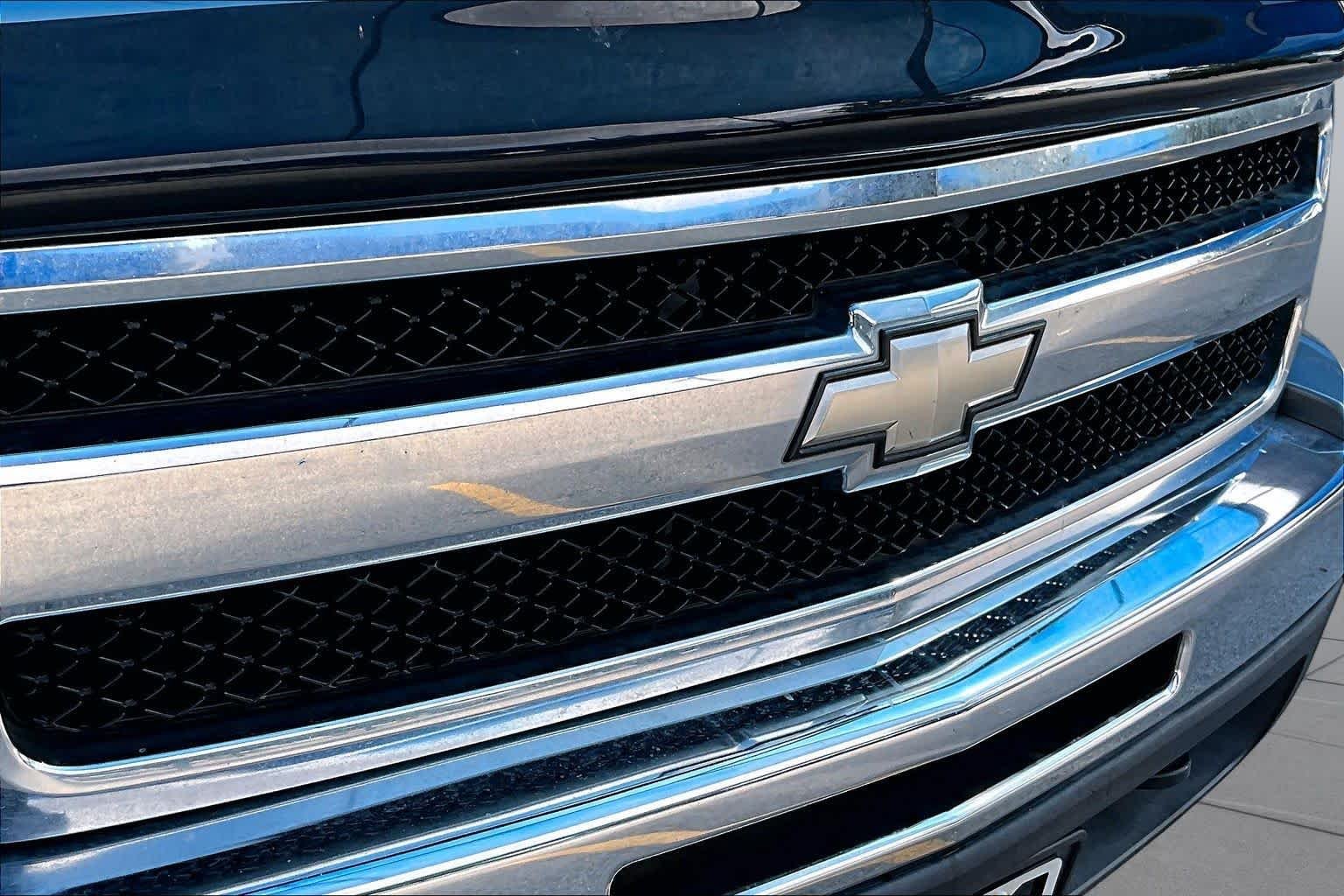 Used 2009 Graystone Metallic Chevrolet LT image 19