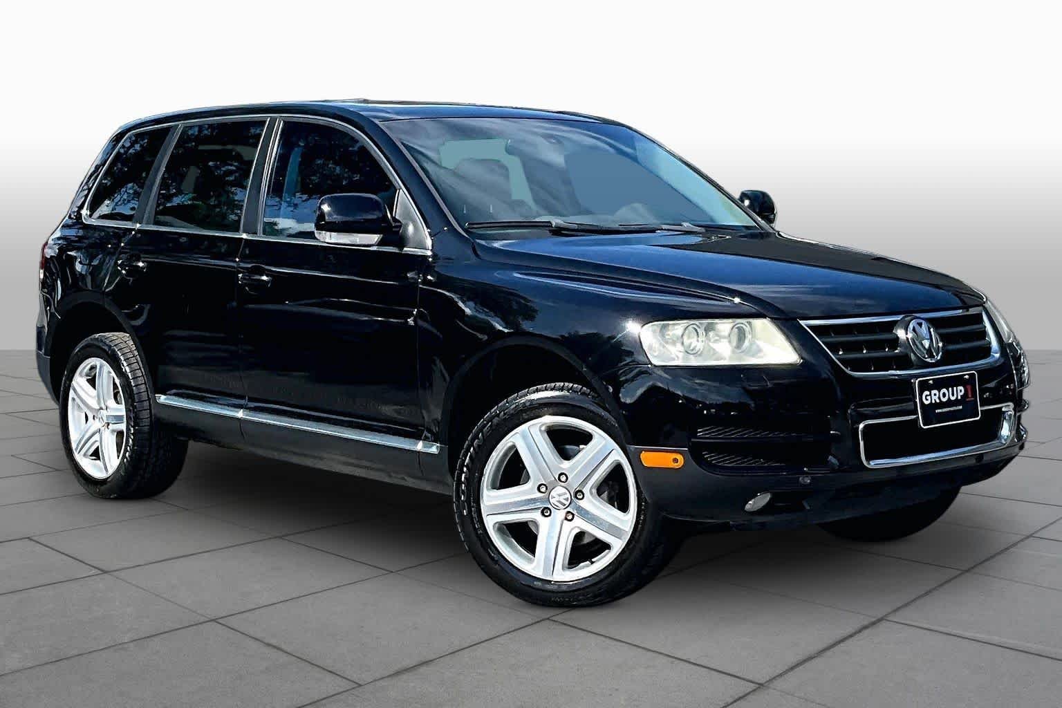 Used 2006 Black Volkswagen 4.2L V8 image 2