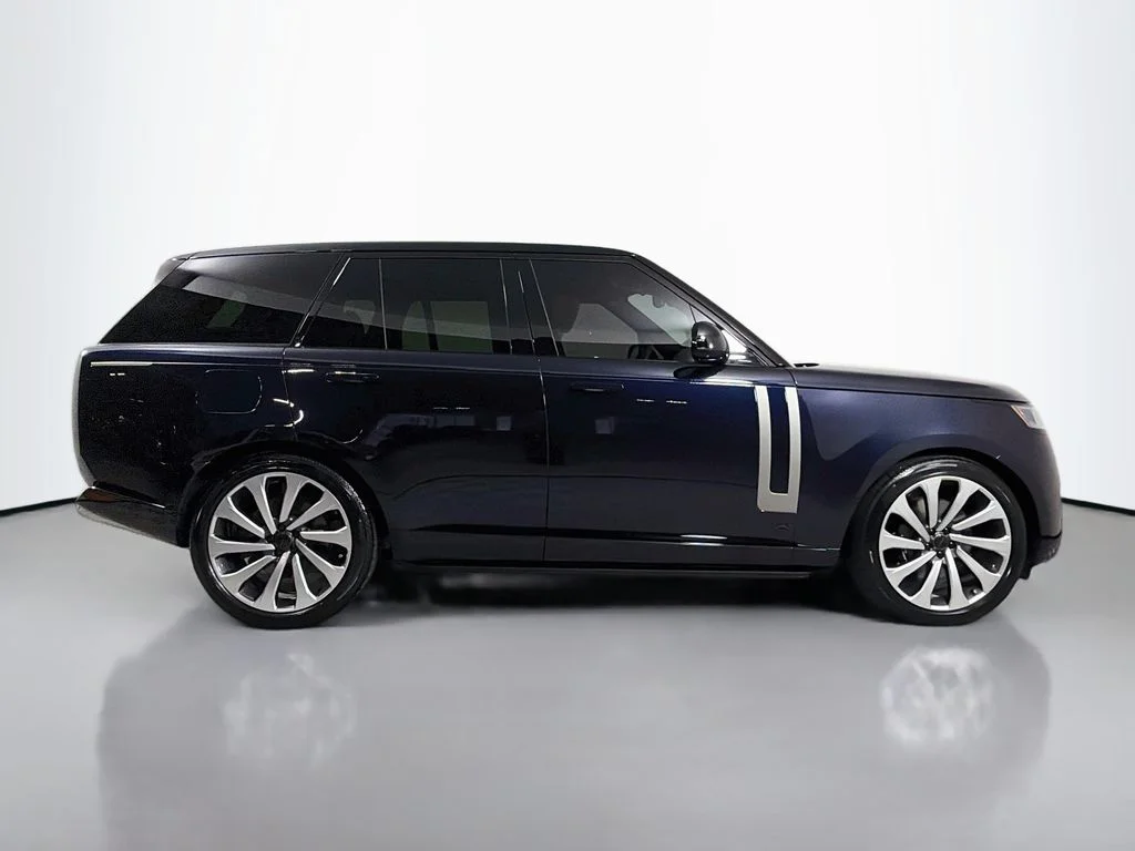 Used 2026 Constellation Blue SV Bespoke Ult Met Gloss Land Rover SE image 4
