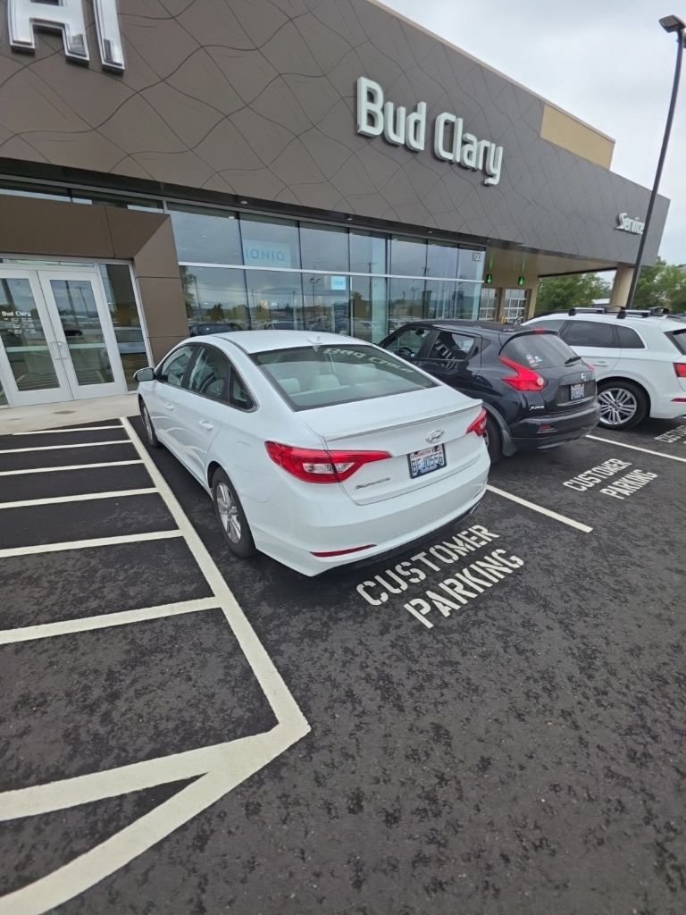 Used 2015 Quartz White Pearl Hyundai SE image 8