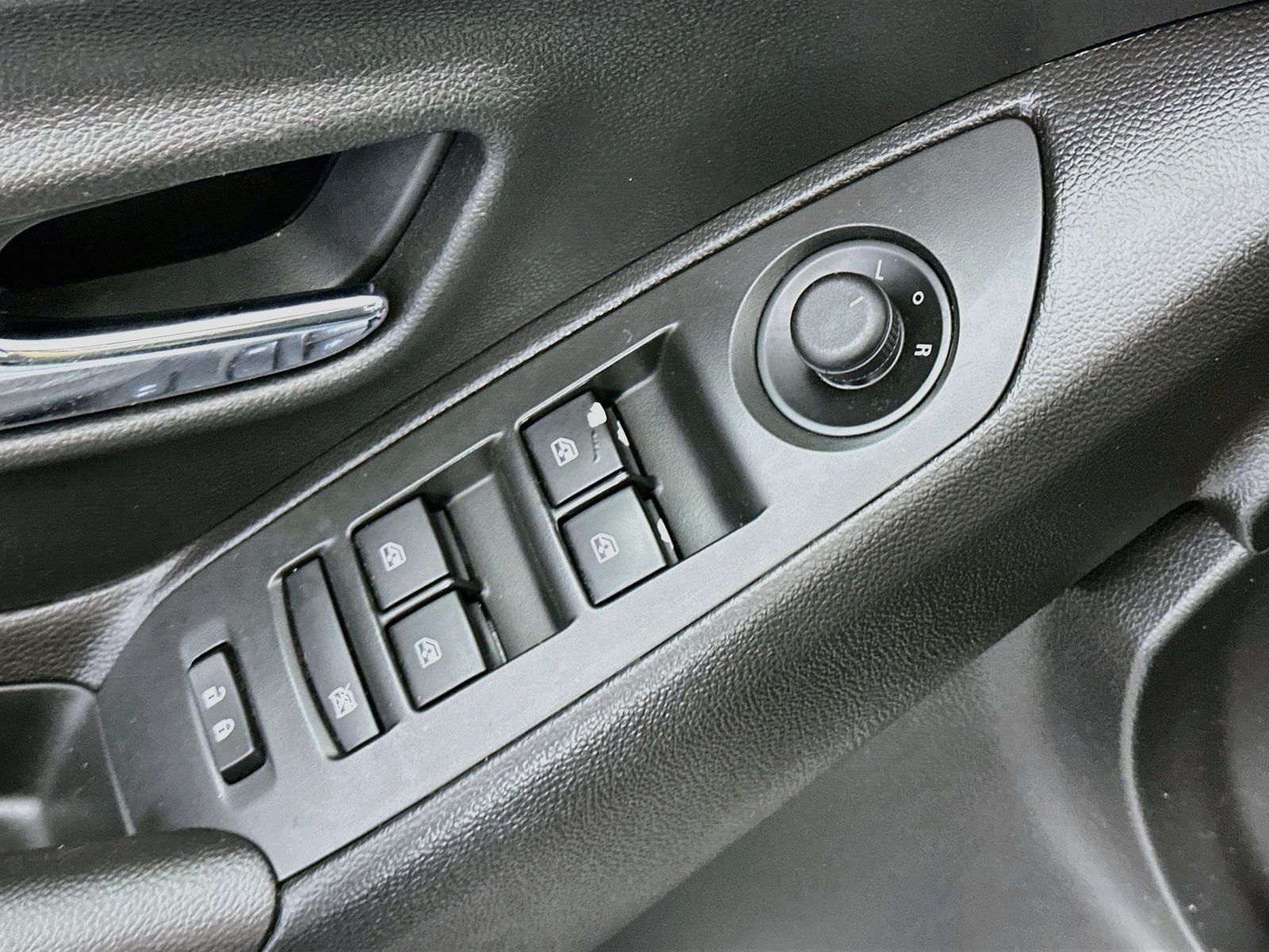 Used 2020 Silver Ice Metallic Chevrolet LT image 18