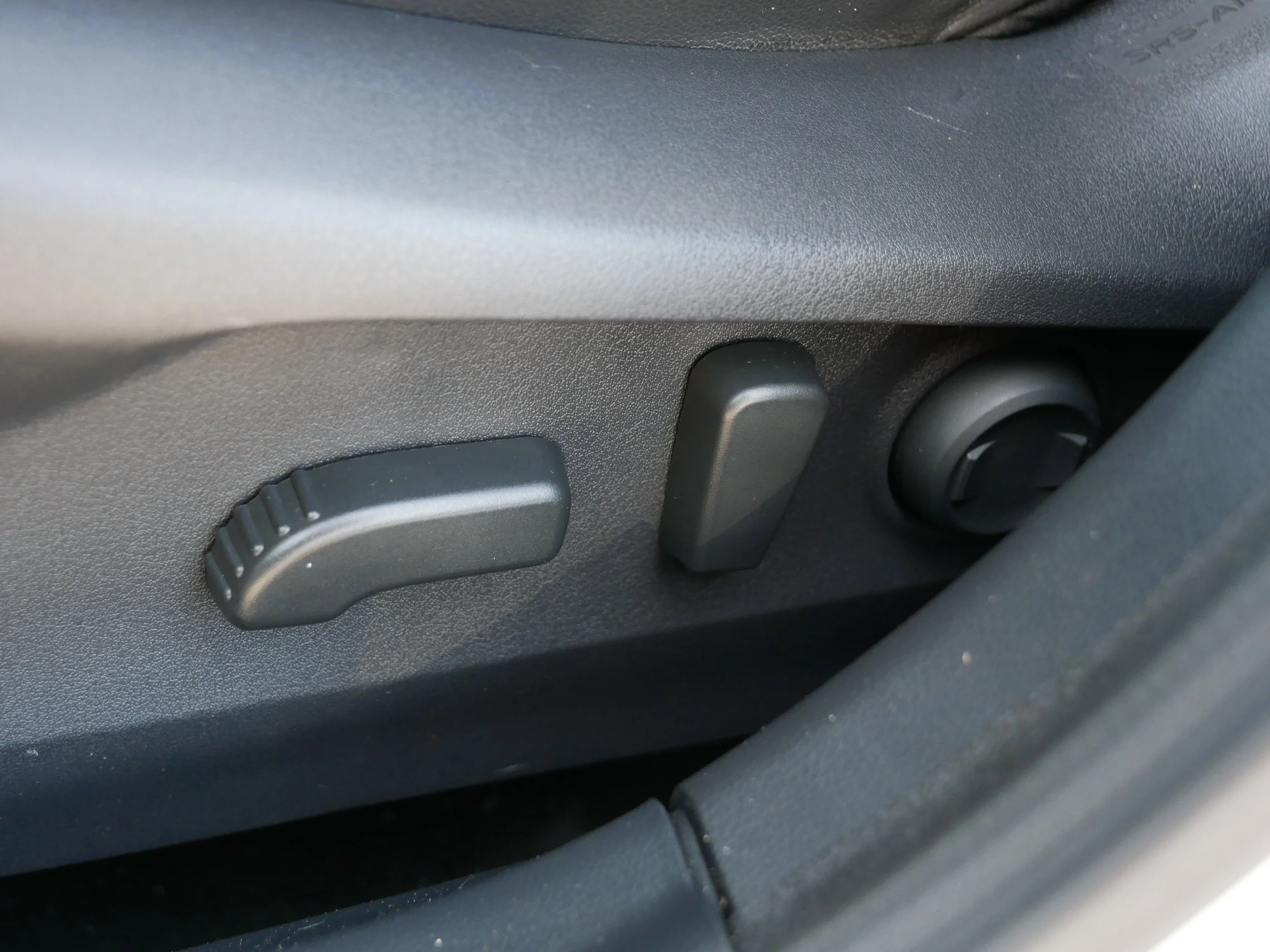 Used 2020 Crystal White Pearl Subaru Limited image 20
