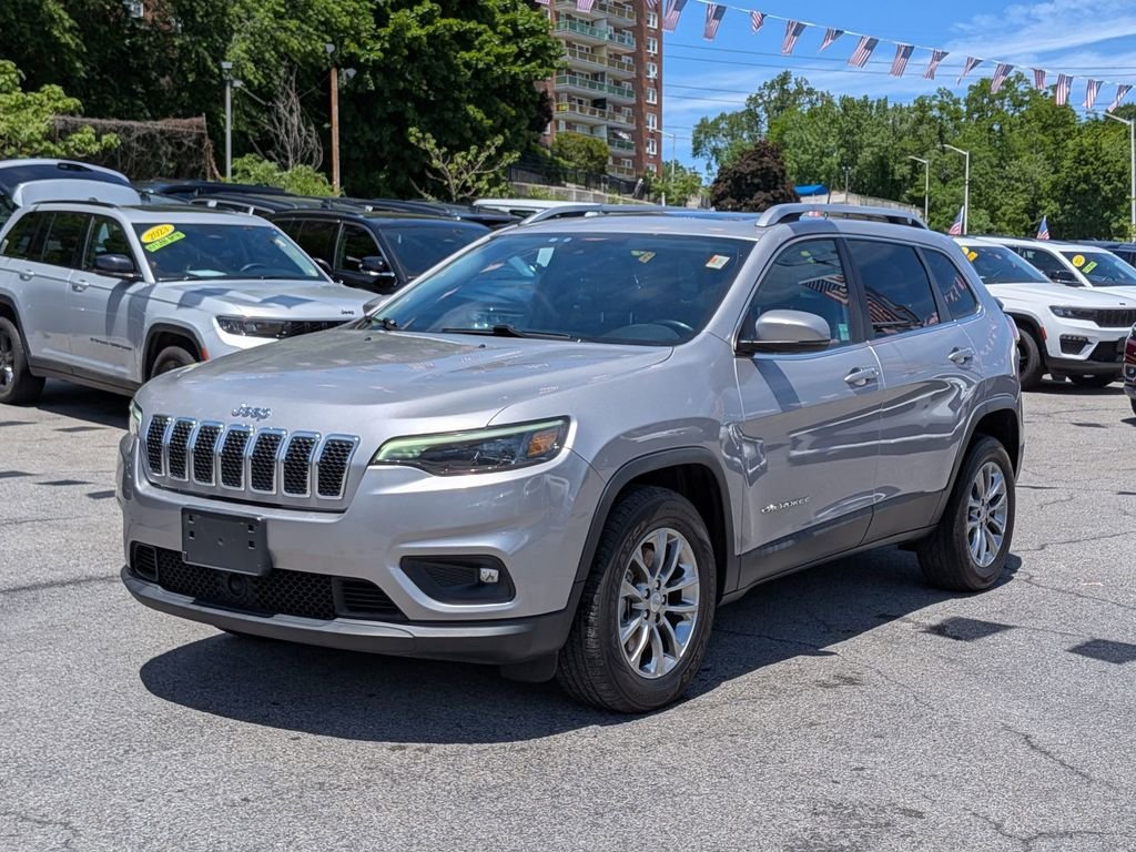 Used 2021 Silver Jeep Latitude Lux image 1
