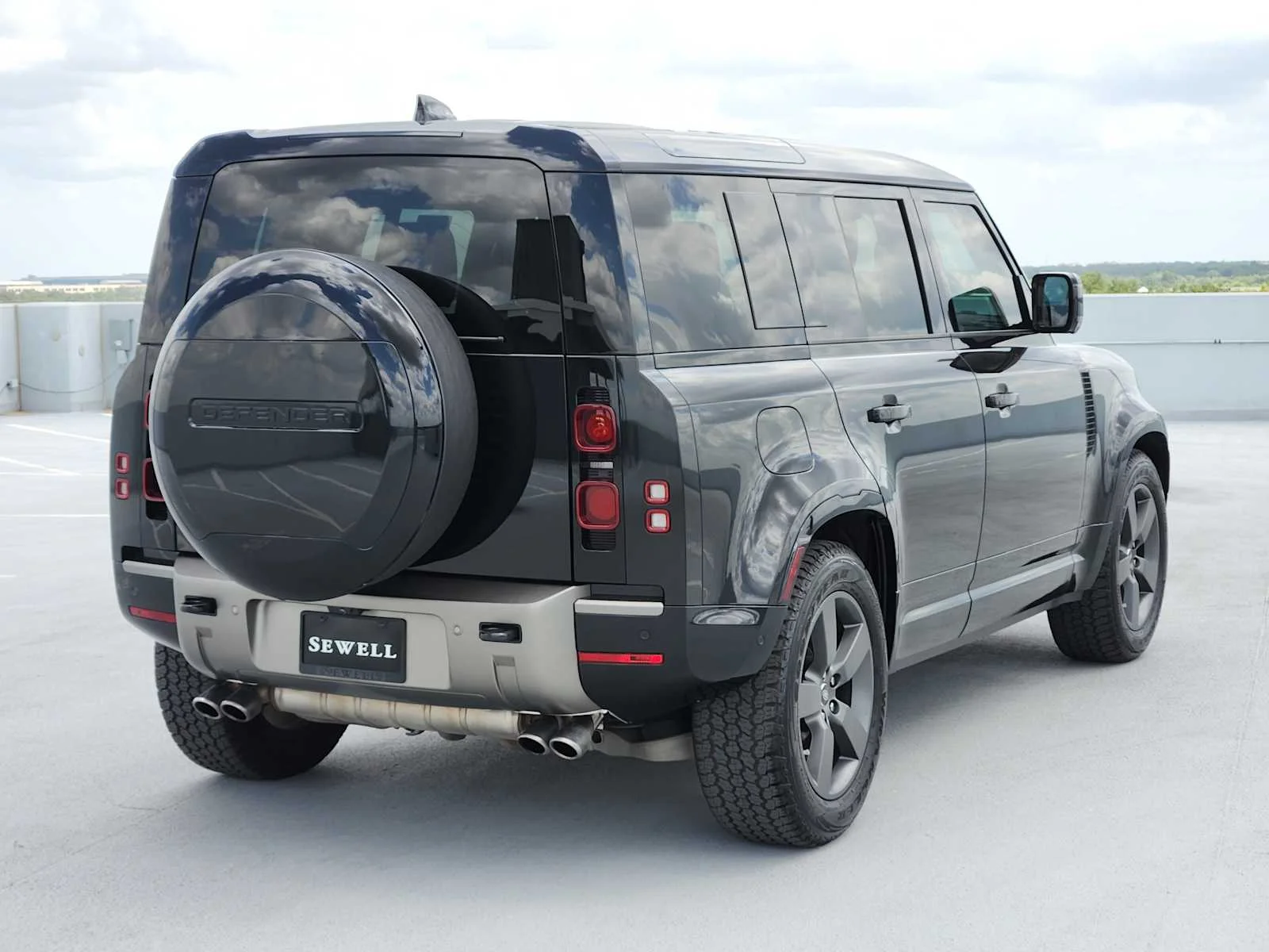 Certified Used 2025 Santorini Black Metallic Land Rover X-Dynamic SE image 7