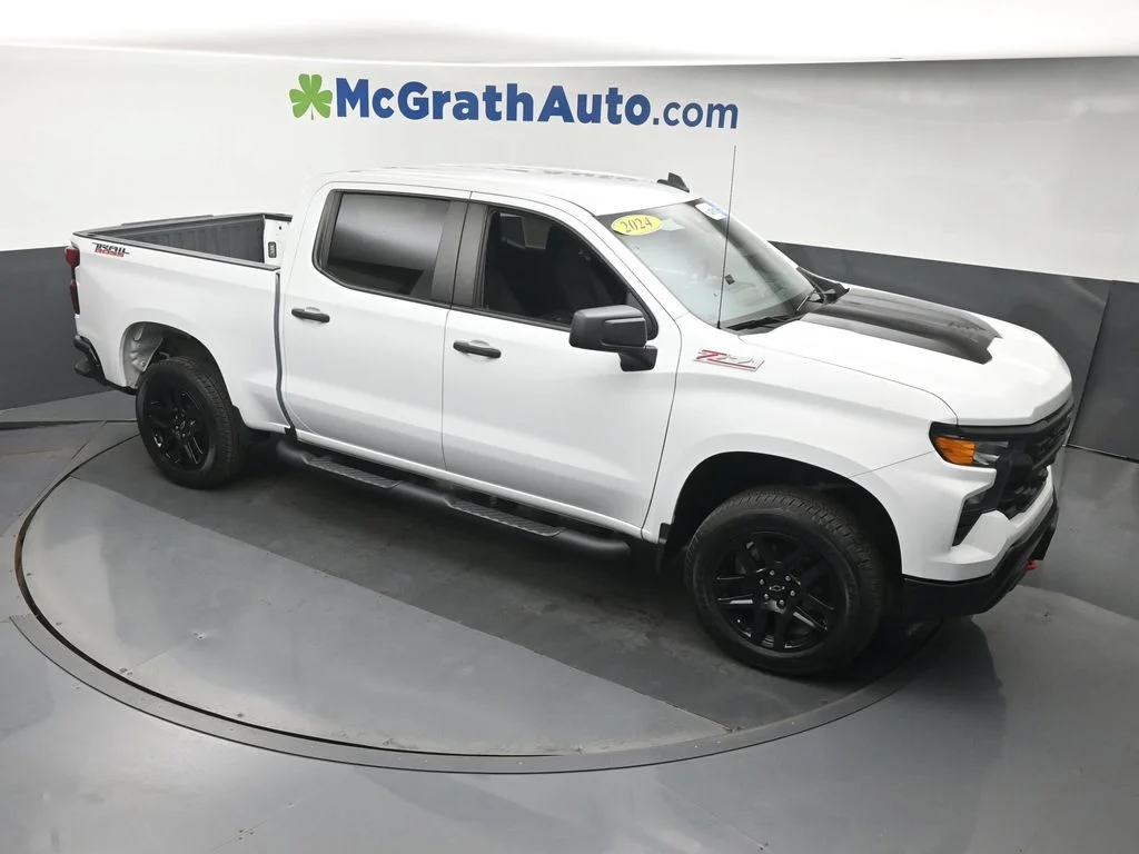Used 2024 White Chevrolet Custom Trail Boss image 3