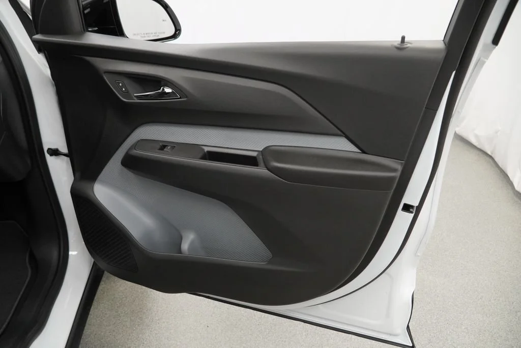 New 2027 Summit White Chevrolet LT image 26