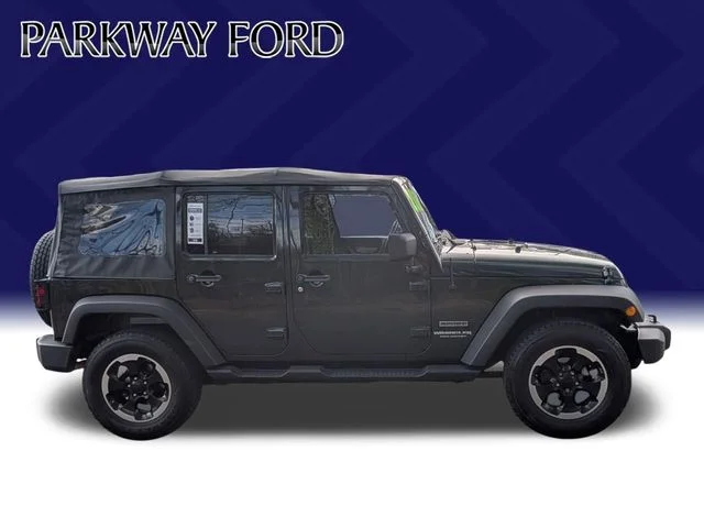 Used 2011 Green Jeep Unlimited Sport image 4