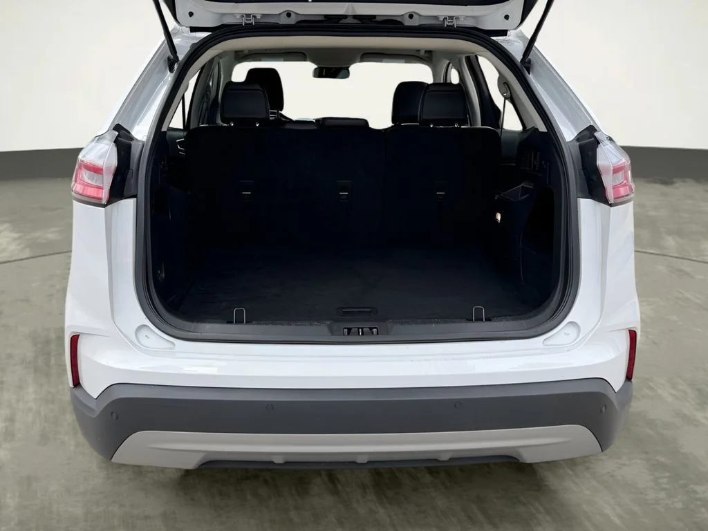 Used 2024 White Ford SEL image 31