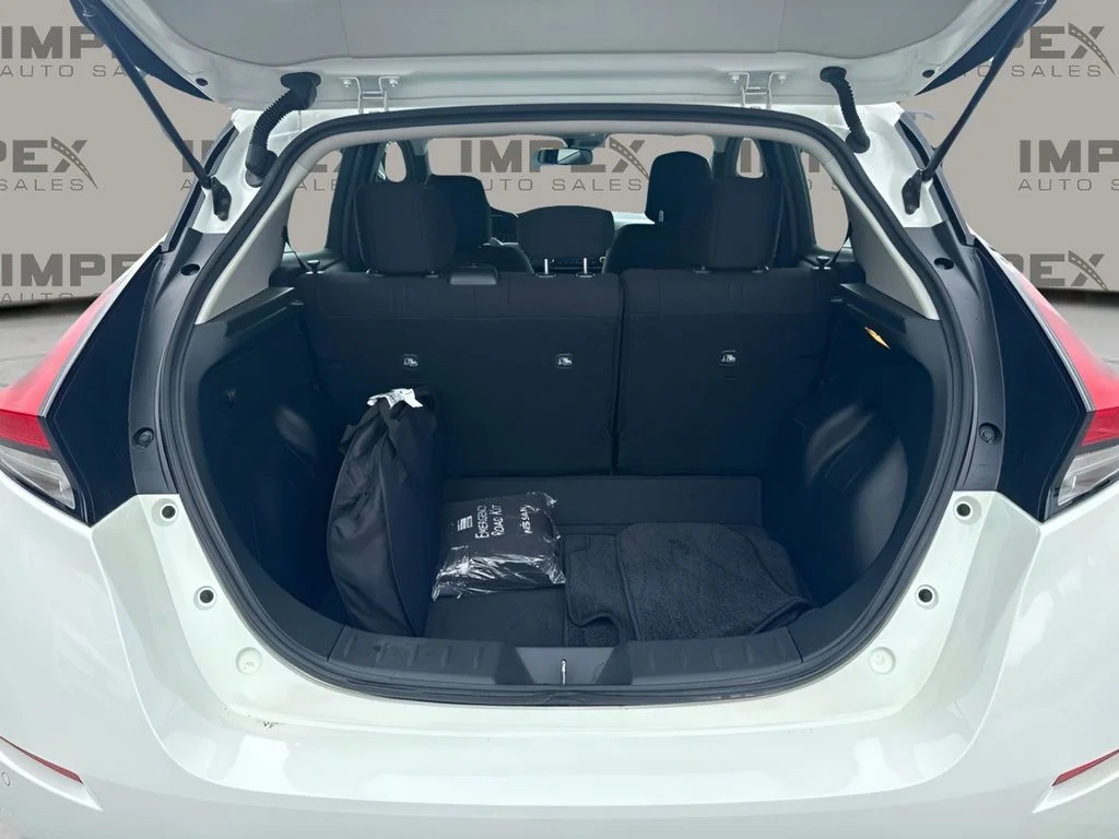 Used 2023 White Nissan S image 18
