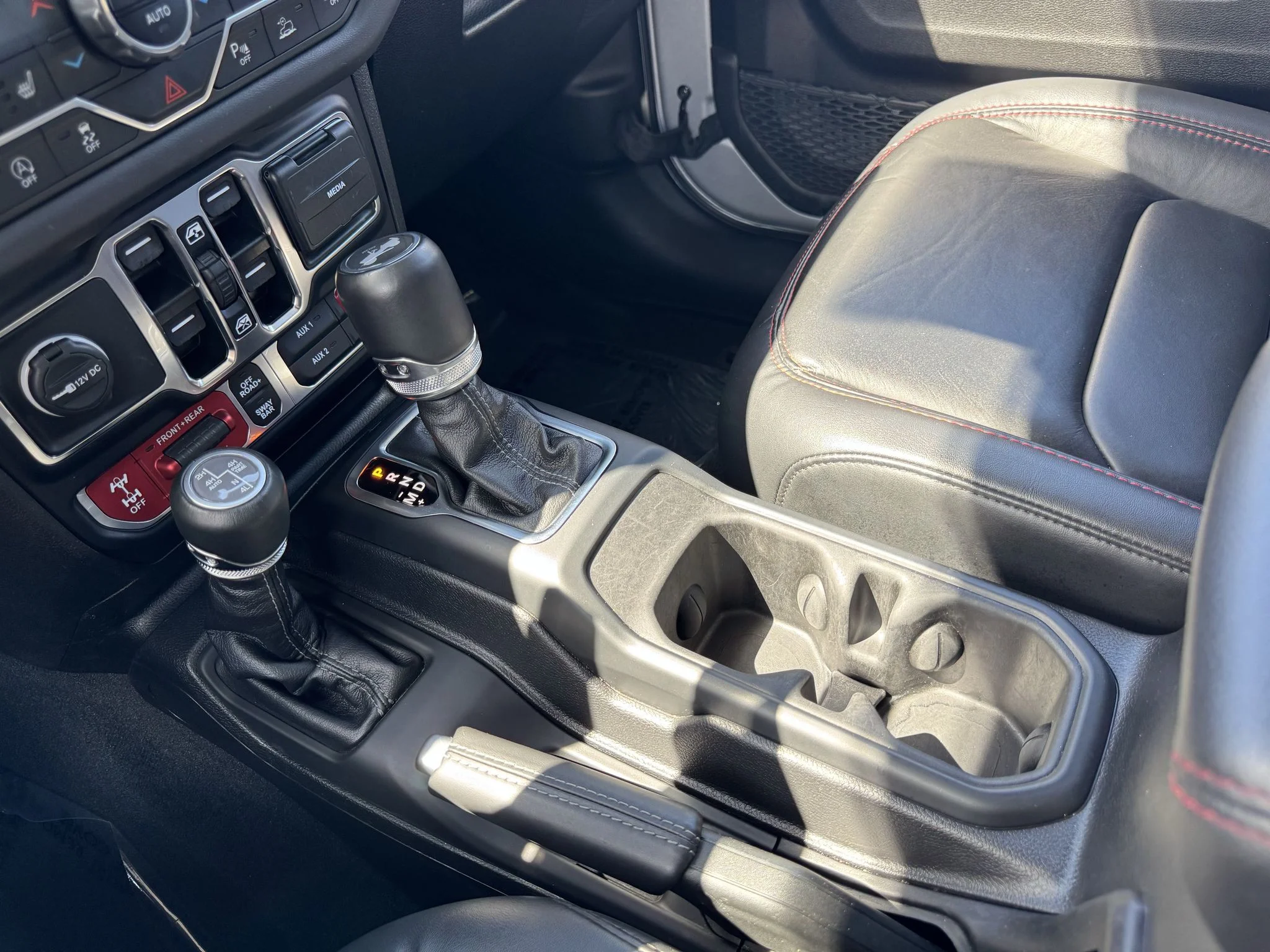 Used 2024 Silver Zynith Clearcoat Jeep Rubicon X image 26