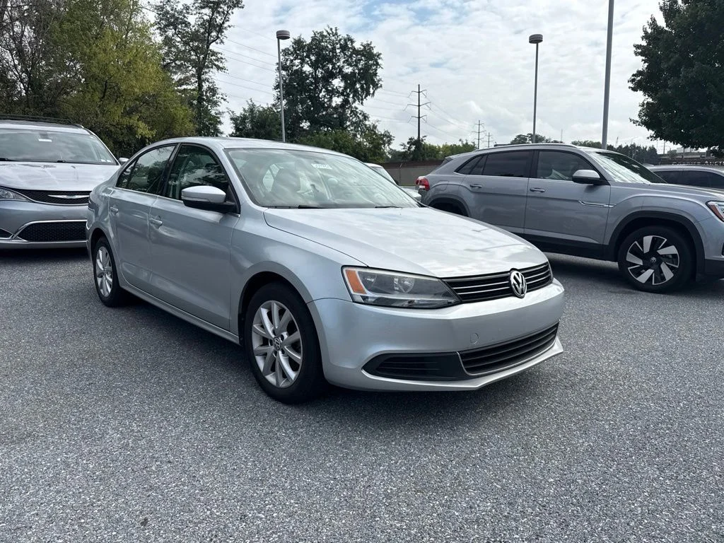 Used 2014 Reflex Silver Metallic Volkswagen 1.8T SE image 3