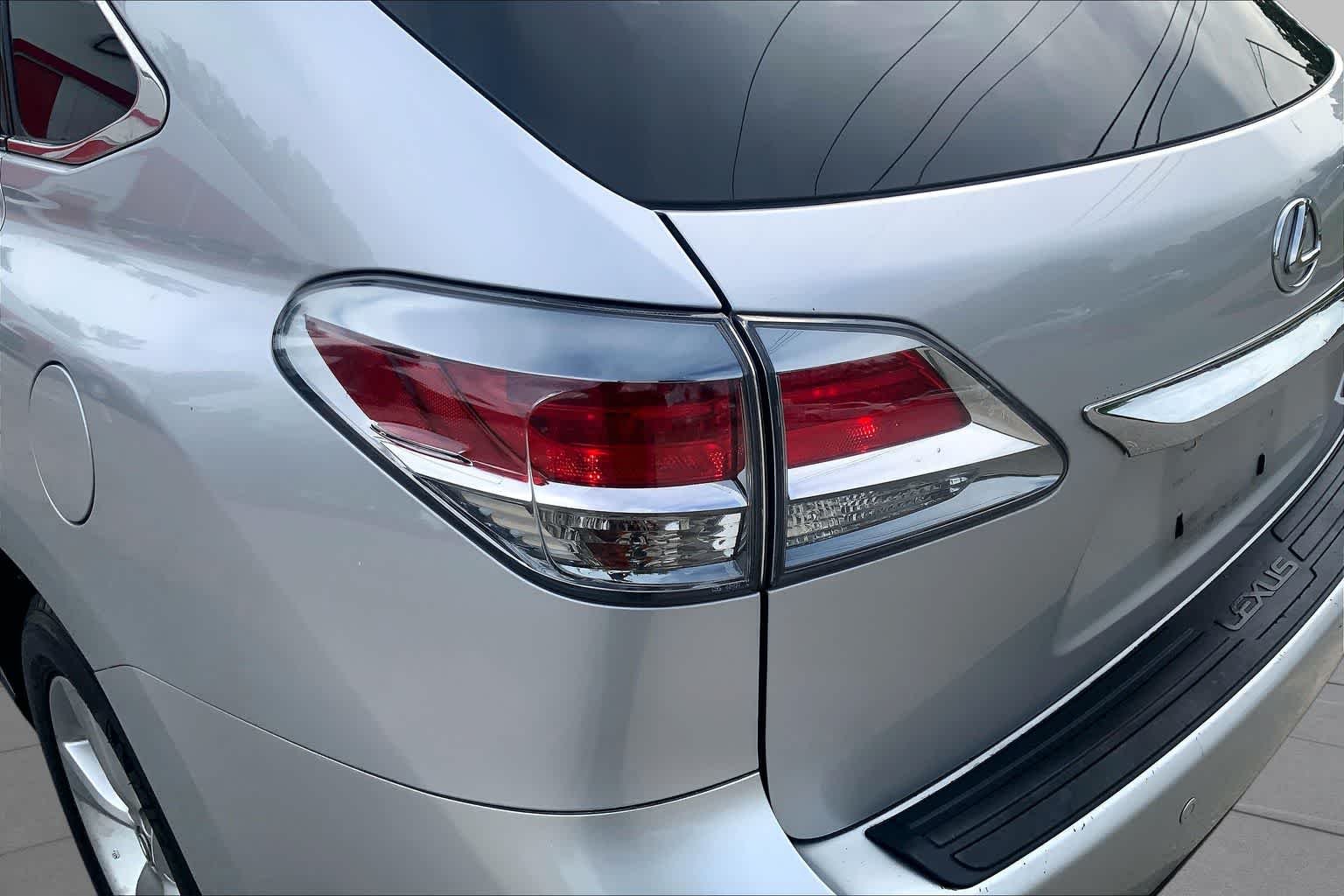 Used 2015 Silver Lining Metallic Lexus  image 28