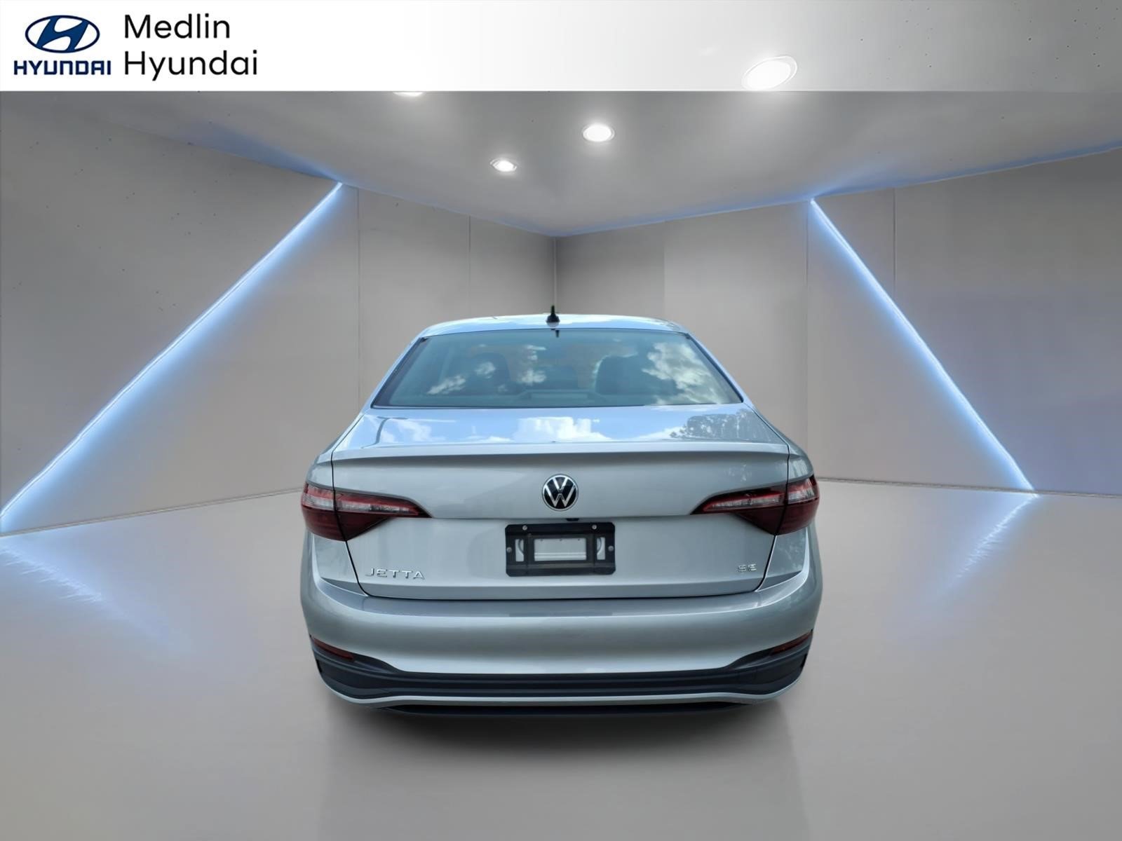 Used 2024 Platinum Gray Metallic Volkswagen SE image 4